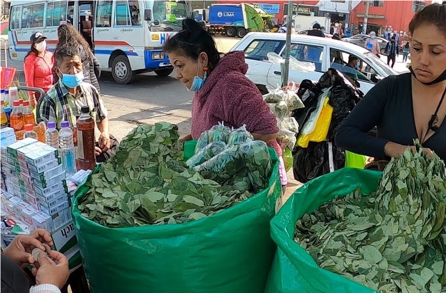 Coca been sold on a street market | Belcheri Travel